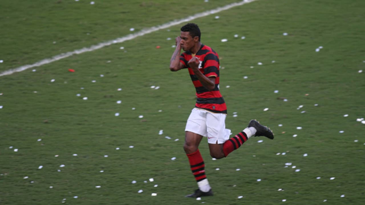 Pentacampeão afirma que Flamengo de 2009 supera equipe de Jorge Jesus