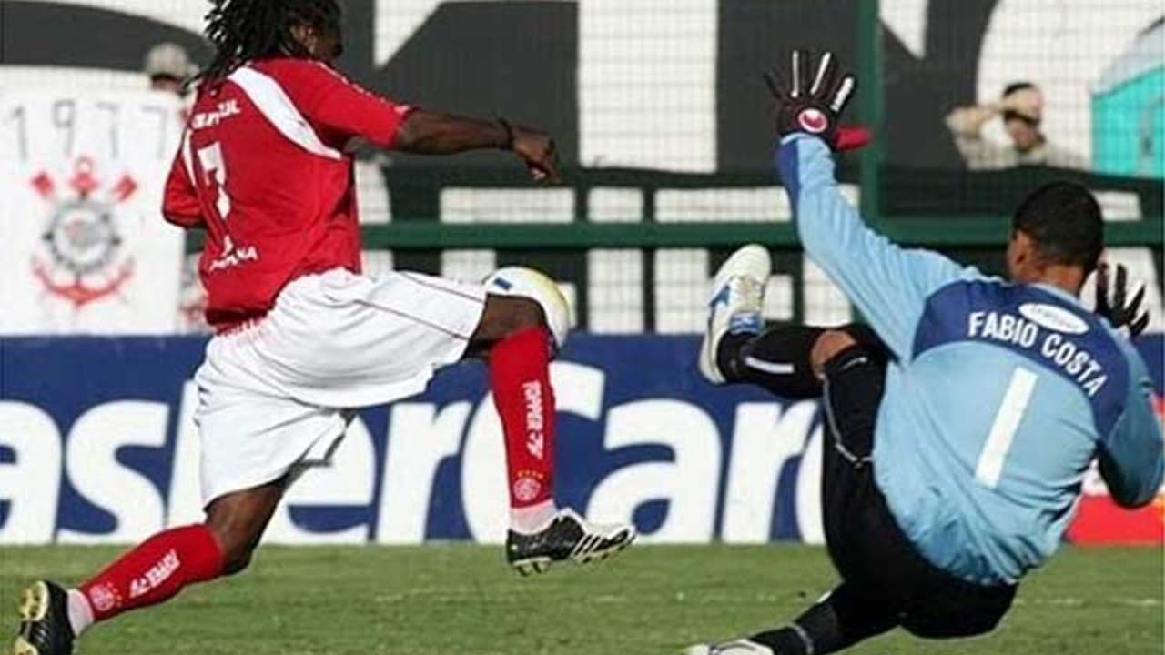 Corinthians e Internacional travam disputa acirrada contra rebaixamento no Brasileirão