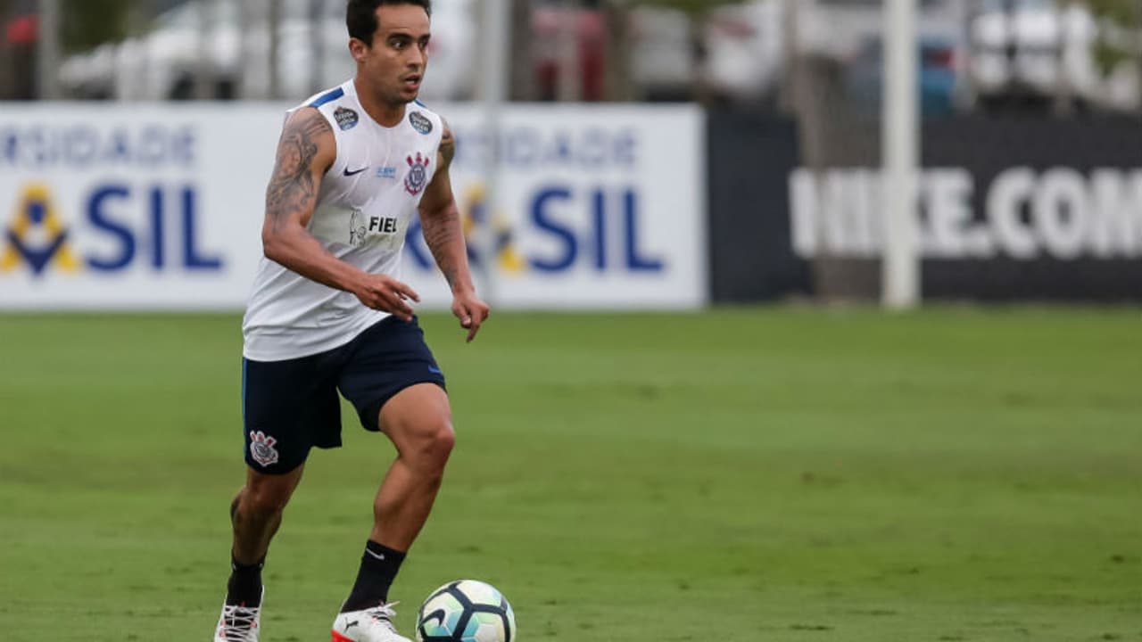 Em reapresentação, Corinthians tem volta de Jadson aos treinos