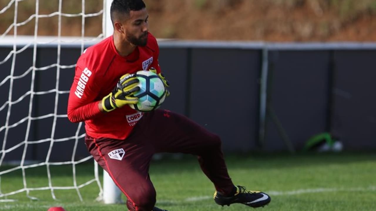 Renan Ribeiro tem proposta do Estoril e pode deixar o São Paulo - Lance!