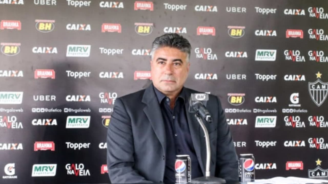Gallo vai viajar à Argentina e pode fechar com zagueiro formado no Boca - Lance!