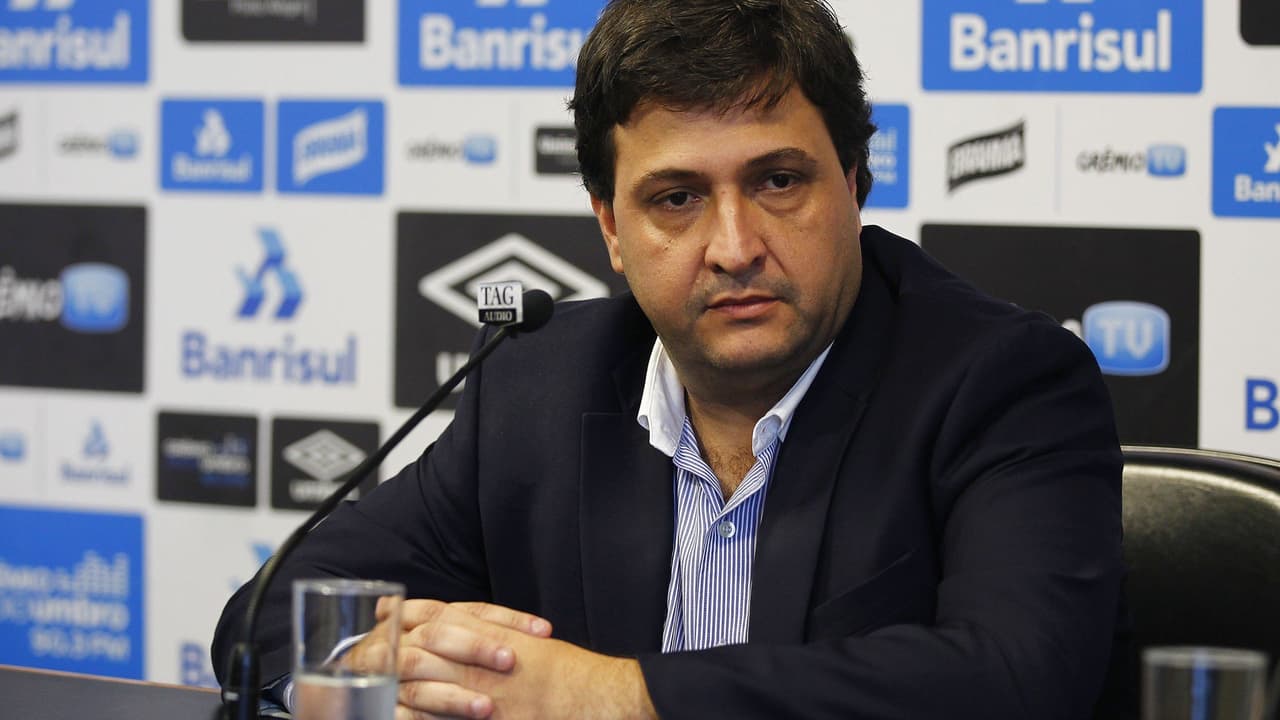 Presidente do Grêmio solicita auxílio financeiro à CBF após enchentes.