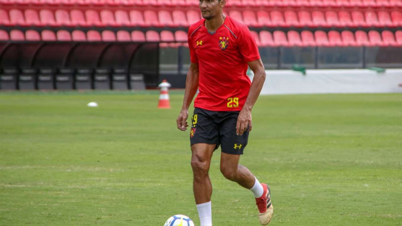 Durval Mesmo sem acompanhar o BBB, Durval promete foto sorrindo e camisa do ...