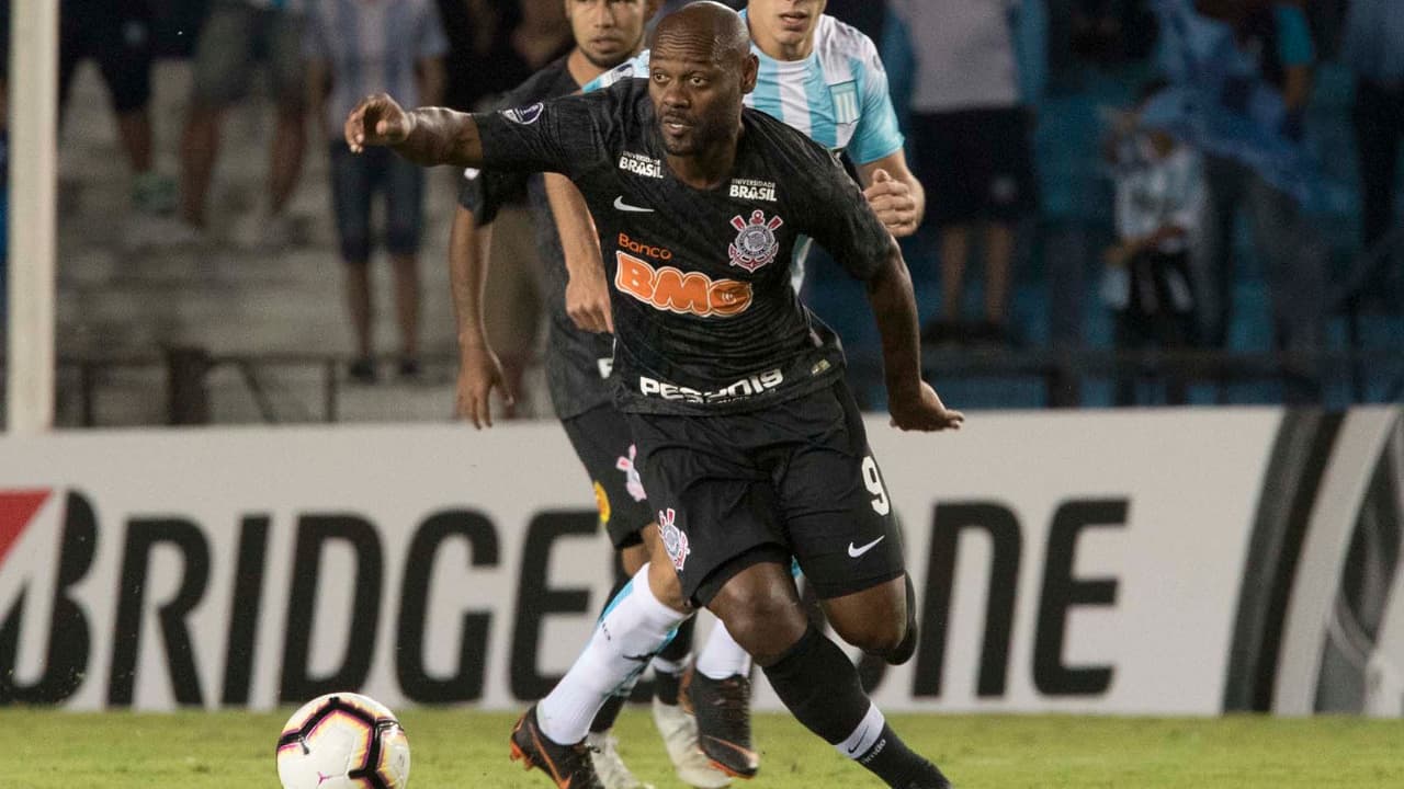 Corinthians mantém tabu contra argentinos em semifinal da Sul-Americana.
