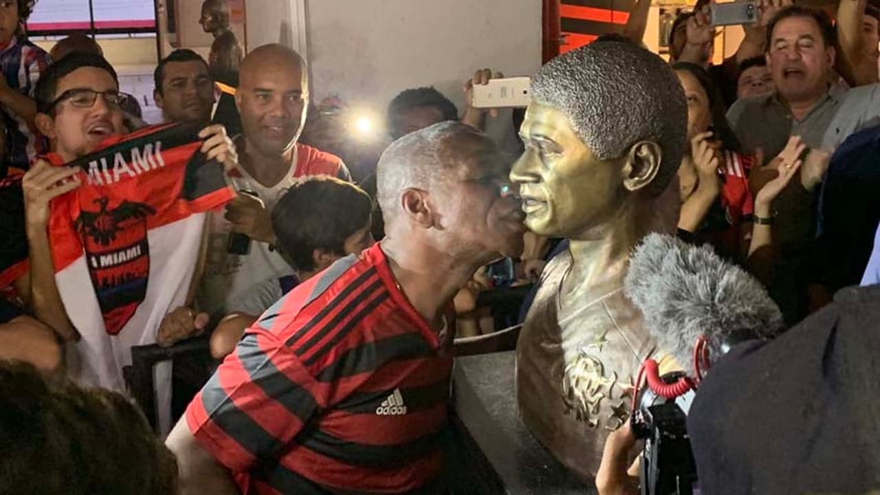 Flamengo homenageia Adílio com título da Copa do Brasil.