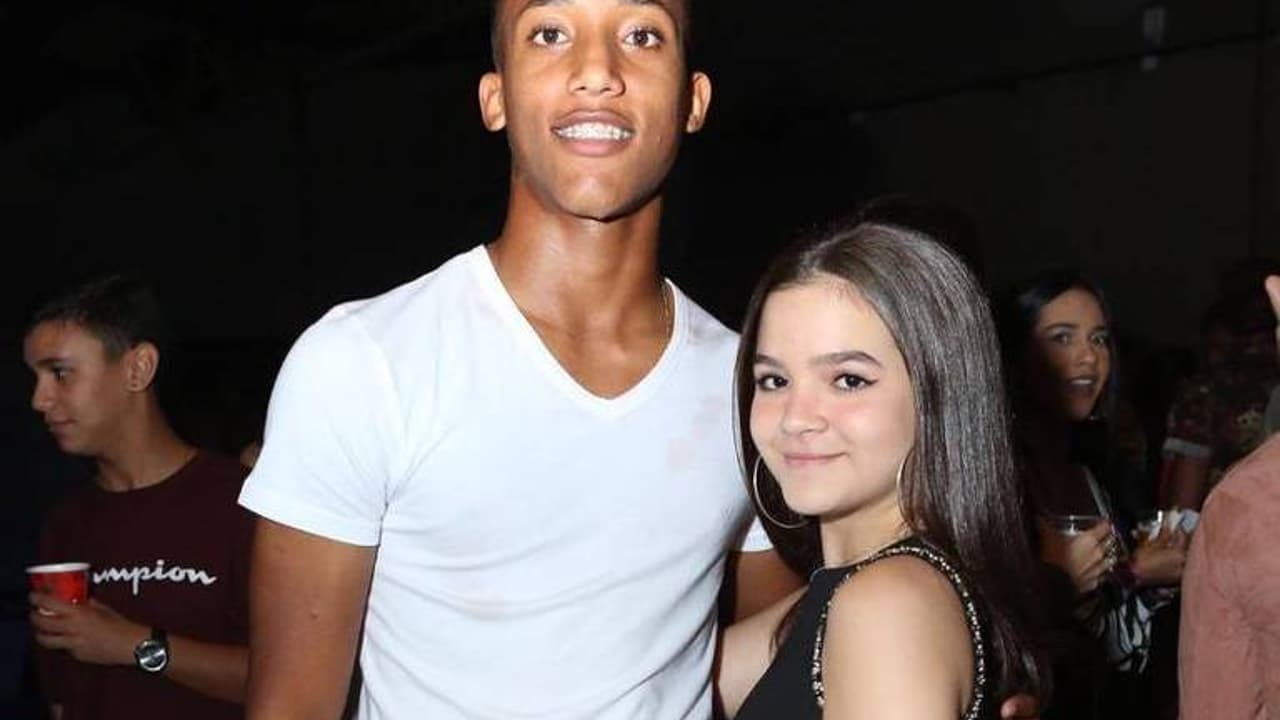 Namorada do atacante João Pedro, atriz Mel Maia não voltará à Inglaterra  até fazer 16 anos; Entenda - Lance!