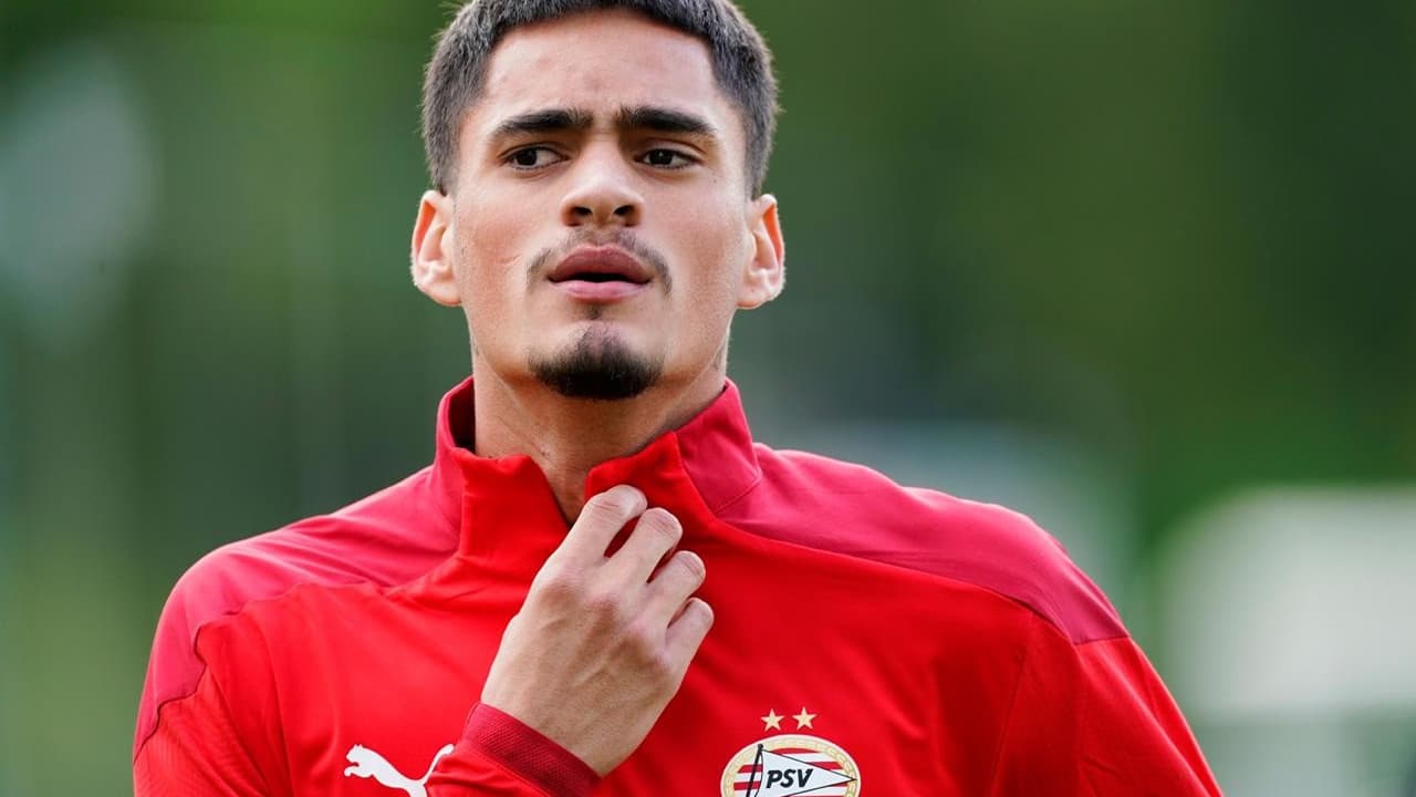 Luis Felipe mostra empolgação no retorno dos treinos do PSV sub-23