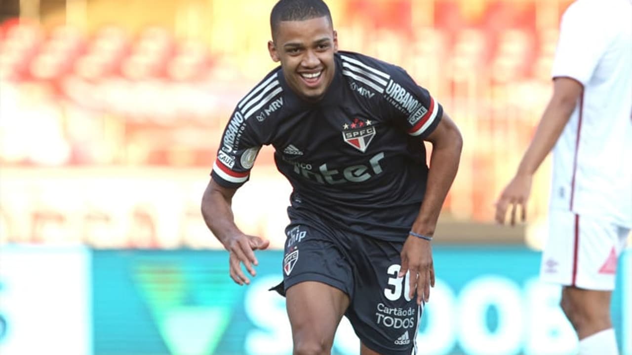 Brenner evolui e ganha força para ser titular ao lado de Luciano - Lance!