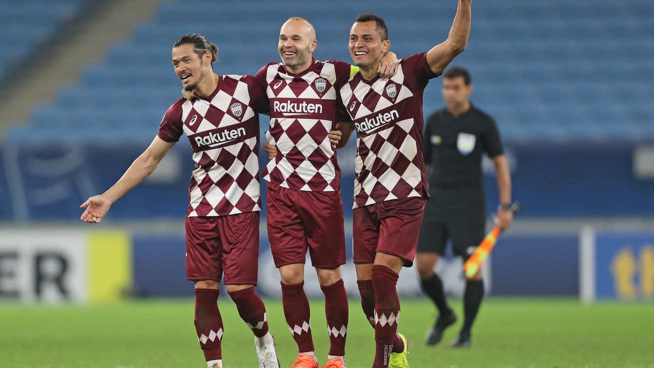 Time de Iniesta vence nos pênaltis e se classifica para a