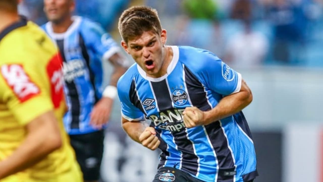 Kannemann completa um mês sem jogar e continua desfalcando o Grêmio