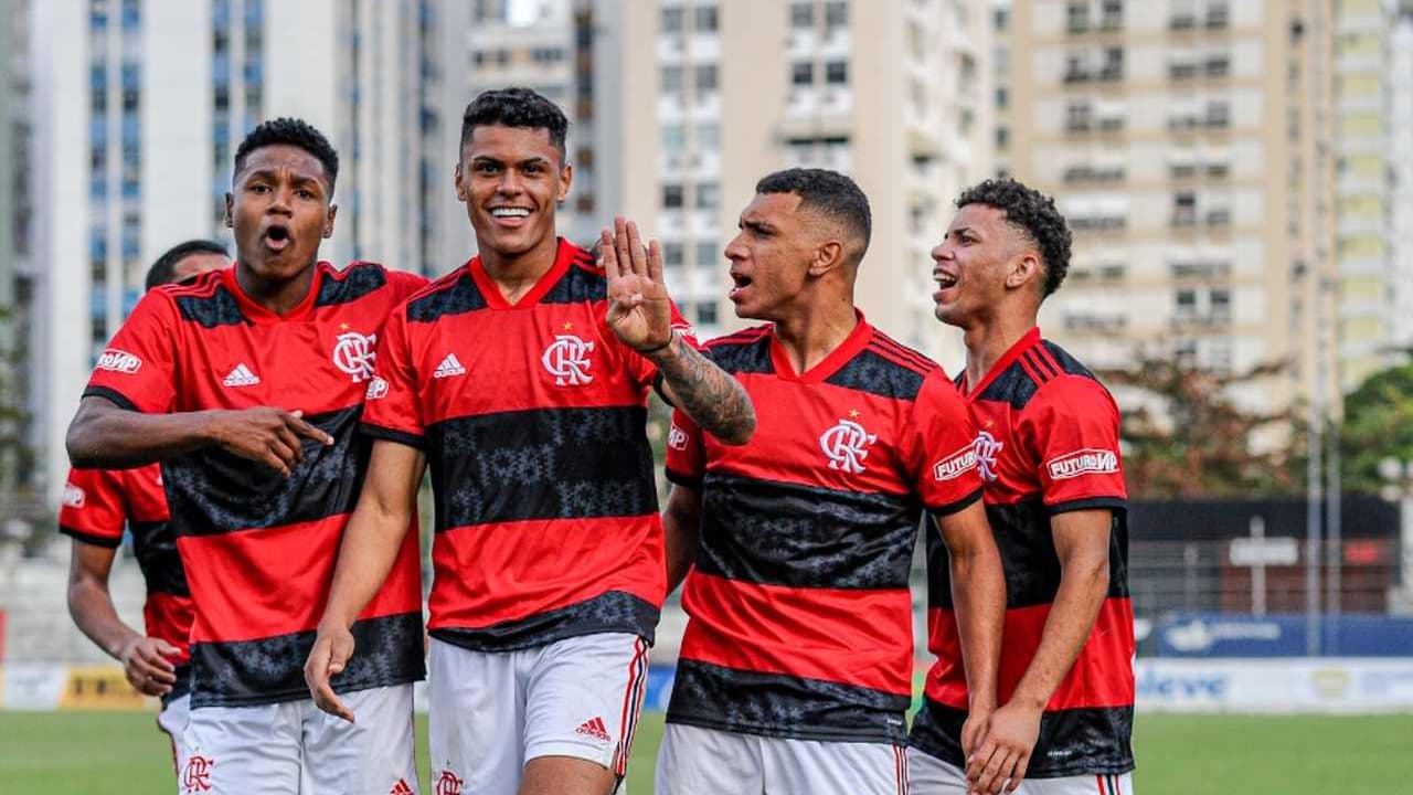 Flamengo bate o São Paulo de virada e vai à final do Brasileiro Sub-17 ...