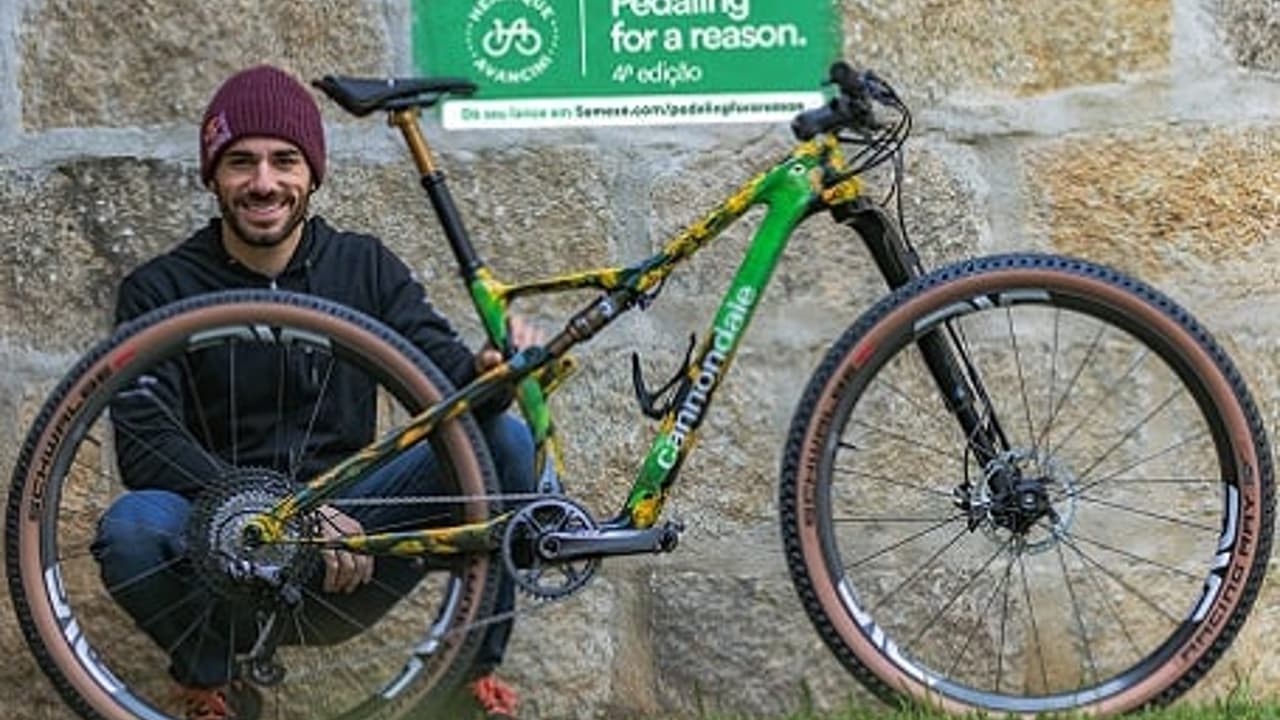 Bicicleta de Henrique Avancini na Copa do Mundo será leiloada para