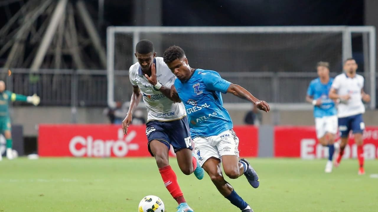 Jamerson Bahia celebra desempenho coletivo do Azuriz na Copa do Brasil
