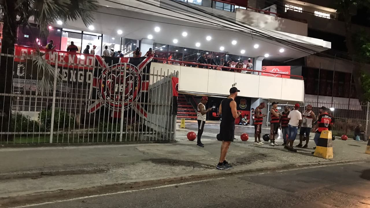 Justiça determina comissão eleitoral do Flamengo fornecer ata sobre sócios.