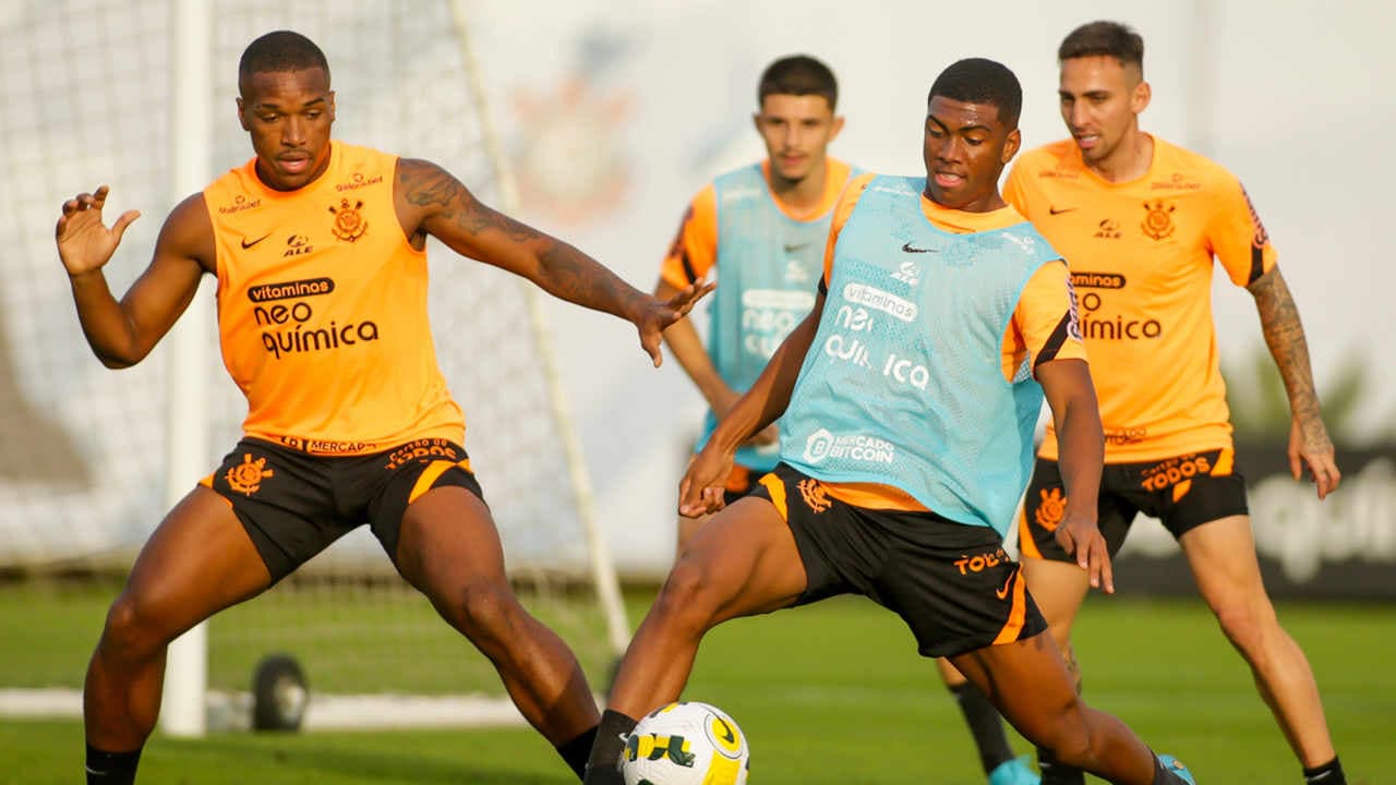 Corinthians empresta laterais Leo Maná e Diego Palacios para outros clubes