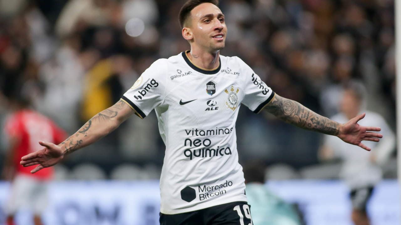 Gustavo Mosquito, ex-Corinthians, é registrado pelo Vitória no BID.
