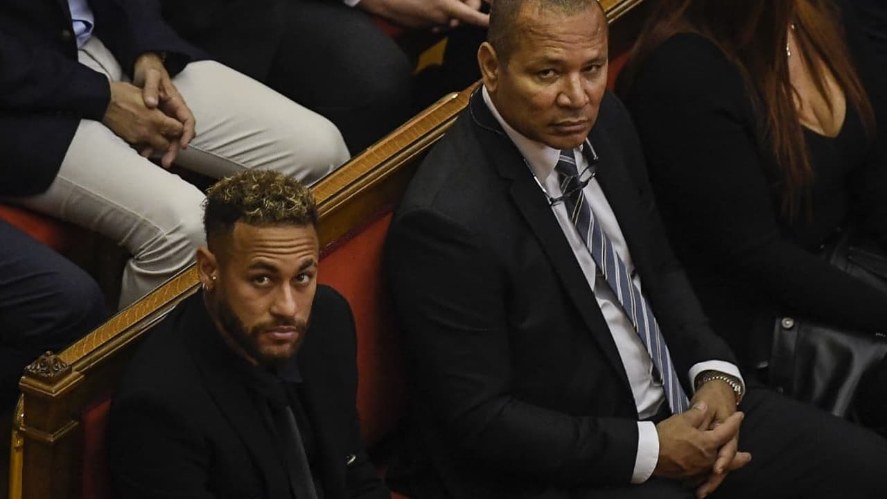 Pai de Neymar rebate críticas ao filho: 'Lesões não são por sair com mulheres'