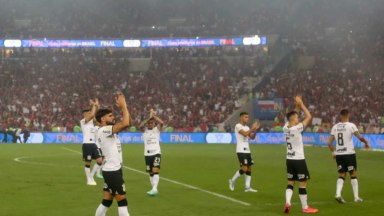 OUTRO TIME! Corinthians enfrenta Flamengo na semifinal da Copa do Brasil com mudanças significativas