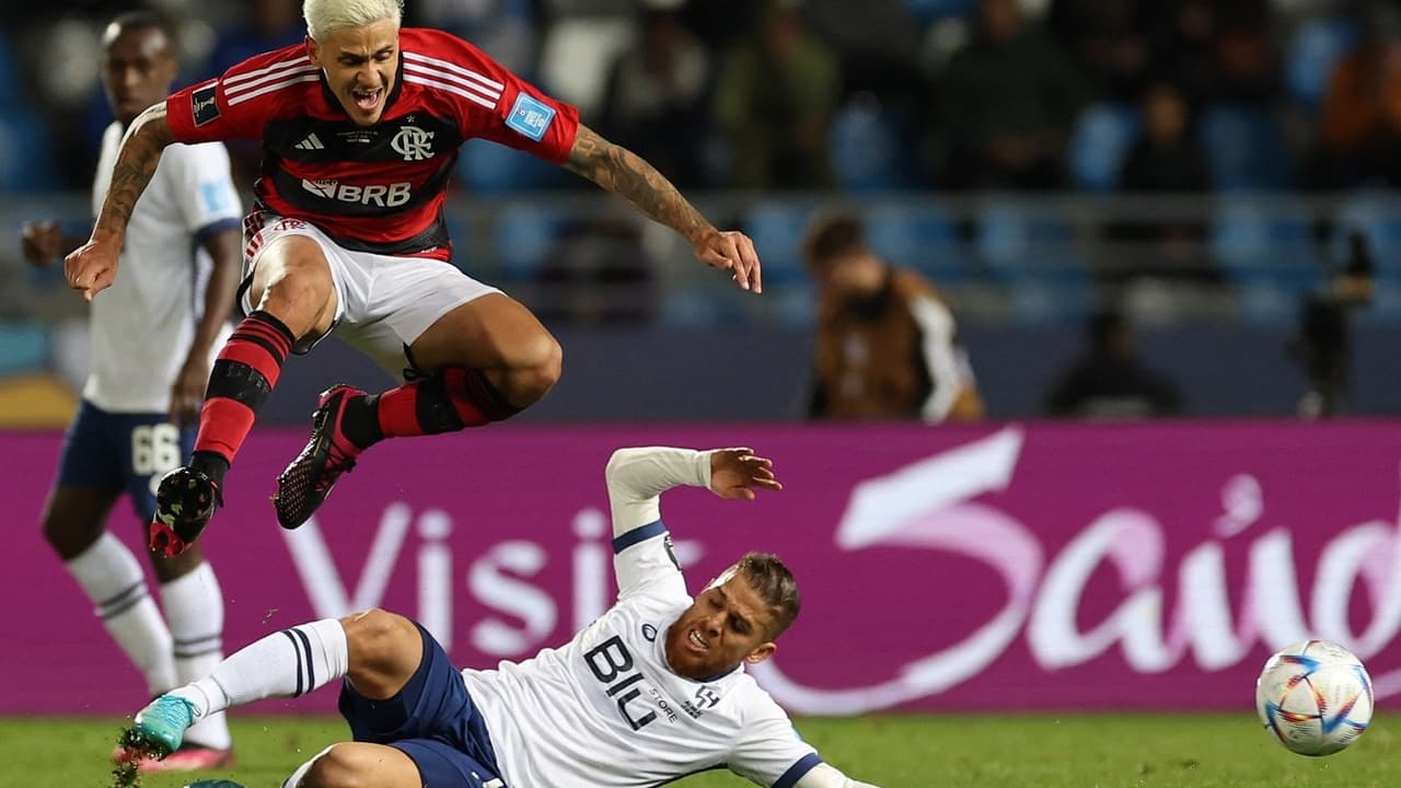 Corinthians negocia acordo com Cuéllar e aguarda resposta de clube árabe