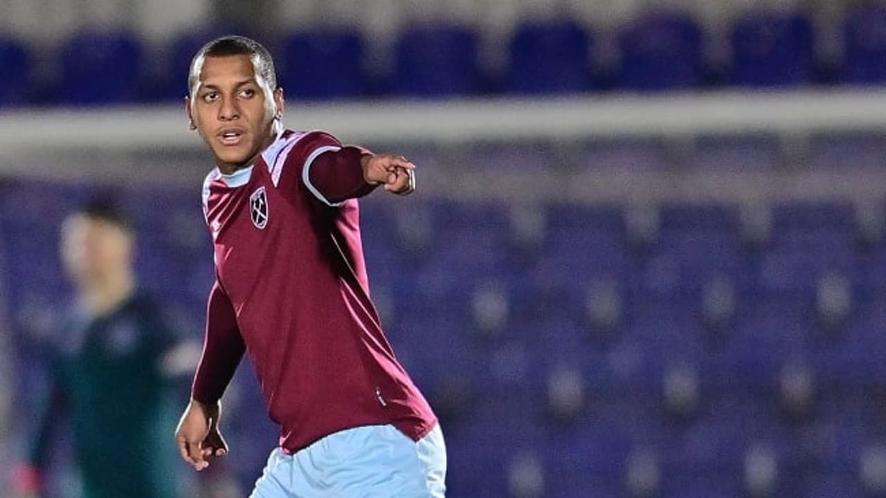 Corinthians negocia oitavo reforço para janela de transferências no futebol.