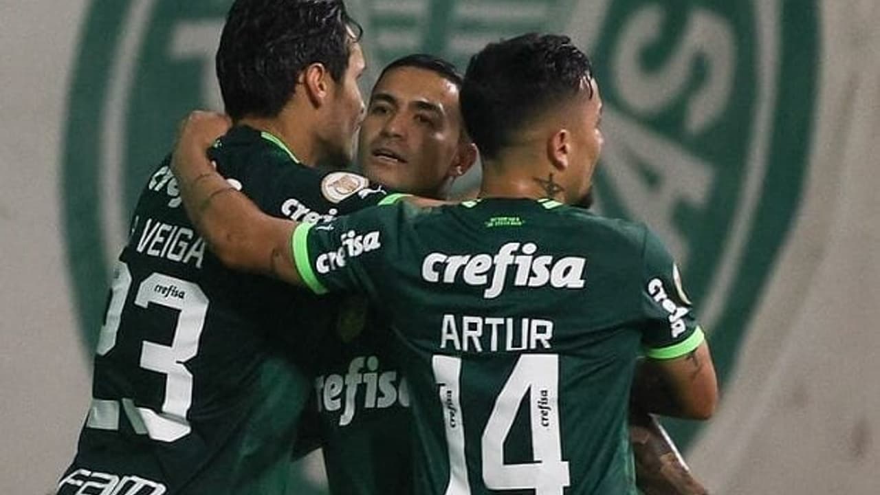 Palmeiras atropela o Grêmio no Allianz Parque e alcança a liderança do Brasileirão