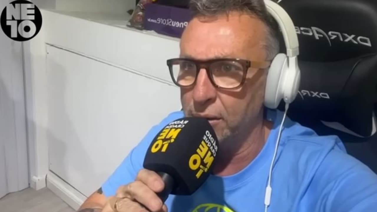 Var anula gol do Corinthians após árbitro não marcar falta em Samuel Xavier.