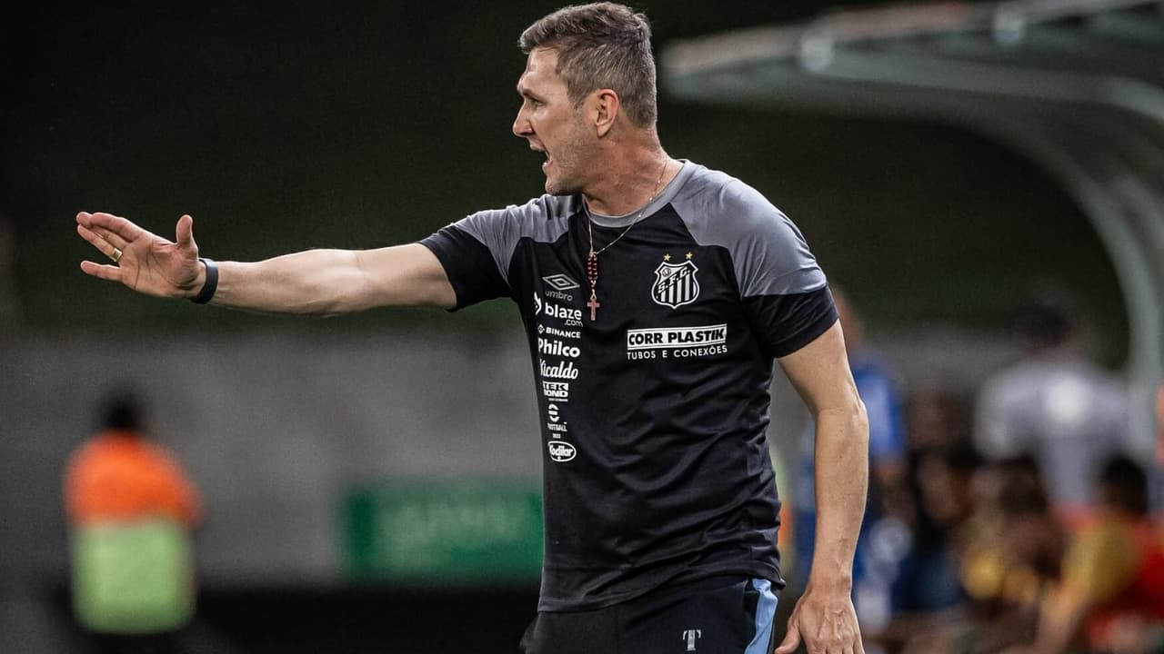 Paulo Turra revela quando o Santos terá os primeiros reforços na janela