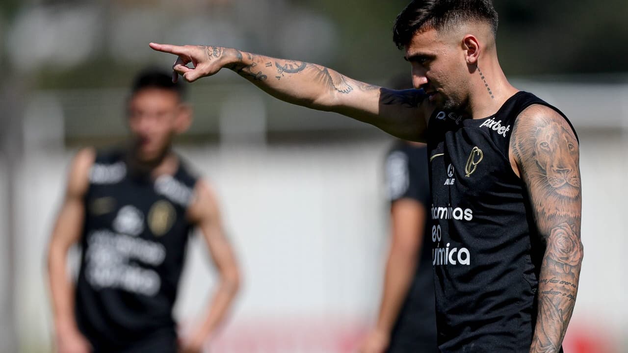 Corinthians relaciona e renova com Gustavo Mosquito - Lance!