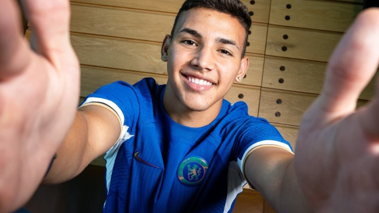 Flamengo negocia acerto com Deivid Washington para reforçar elenco.