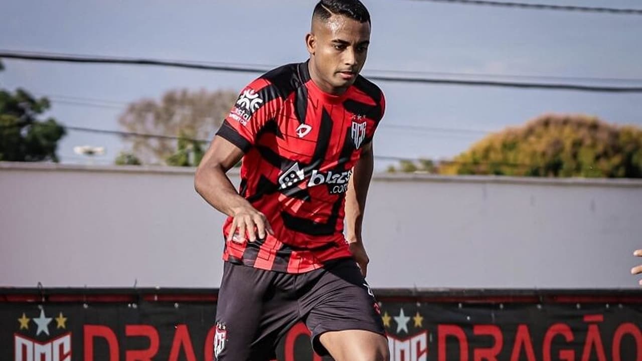 Airton avalia momento do Atlético-GO e projeta briga pelo acesso na Série B