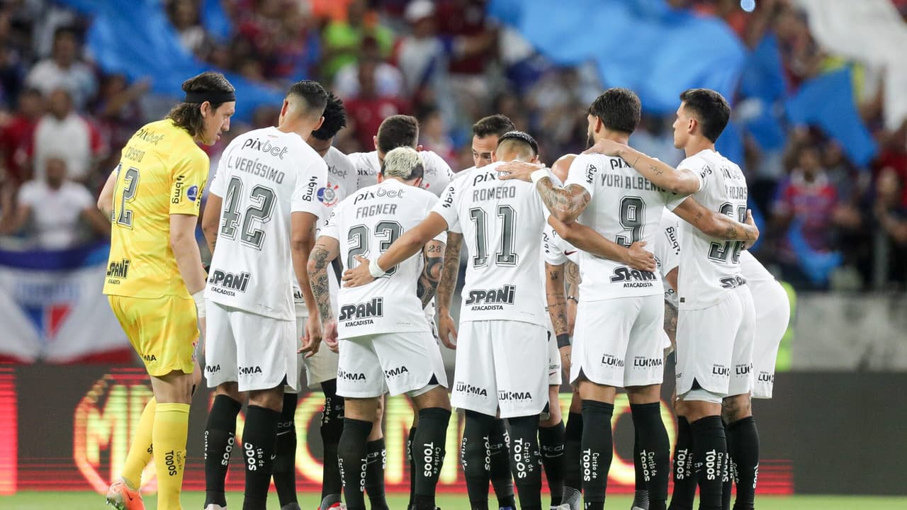 Corinthians foca em mês crucial na luta contra o rebaixamento no ...