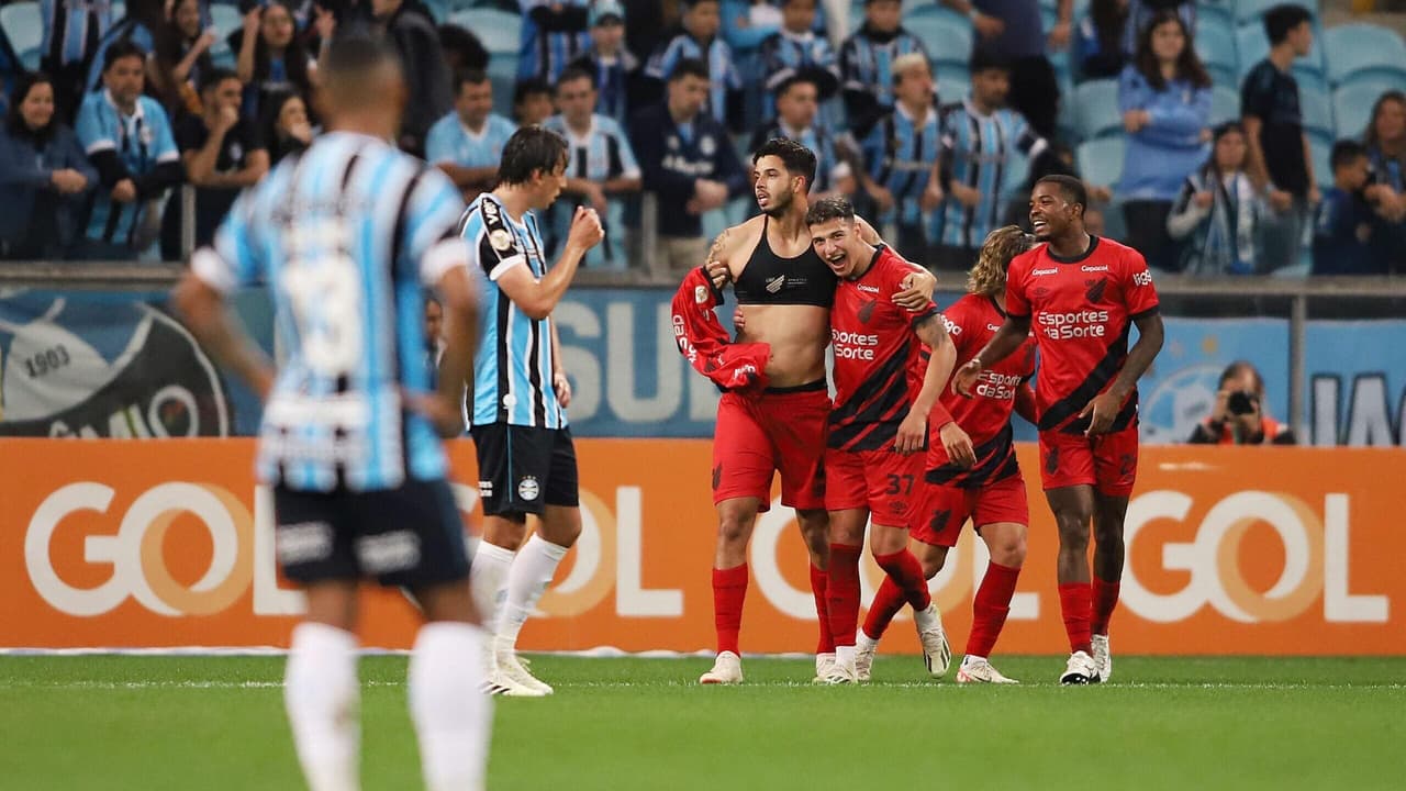 Athletico-PR consegue se recuperar na final e derrotar o Grêmio fora de casa no Brasileirão