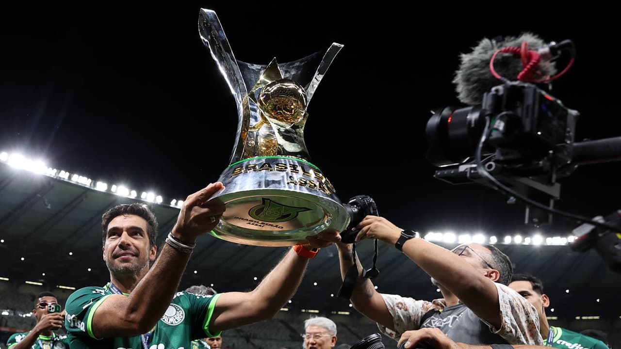 Abel Ferreira alcança quatro anos de Palmeiras em nível europeu.