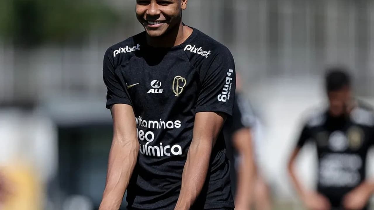Corinthians negocia futuro de Wesley com clubes europeus em busca de valorização ideal.