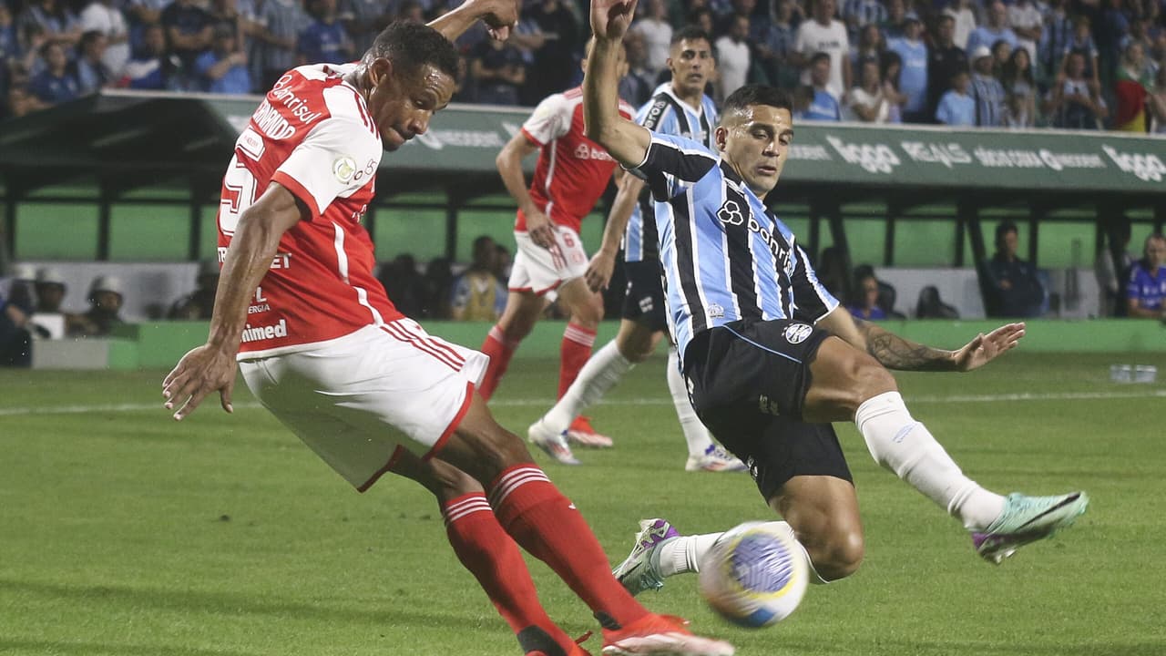 Grêmio Perde Clássico Afunda Na Z 4 E Torcida Se Revolta Na Internet Várzea Lance