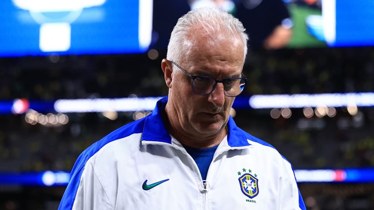 Torcedores do Flamengo desaprovam convocação de jogadores por Dorival Júnior