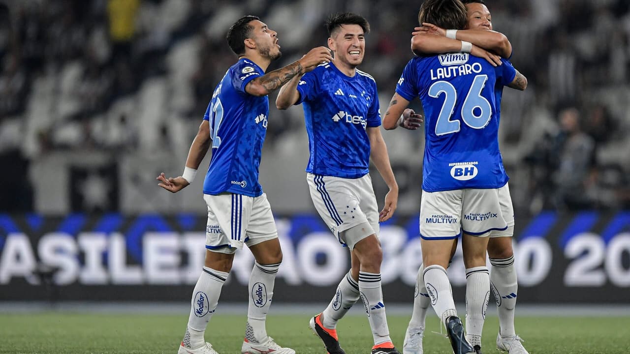 Ex-atleta elogia desempenho do Cruzeiro como o melhor time do momento.