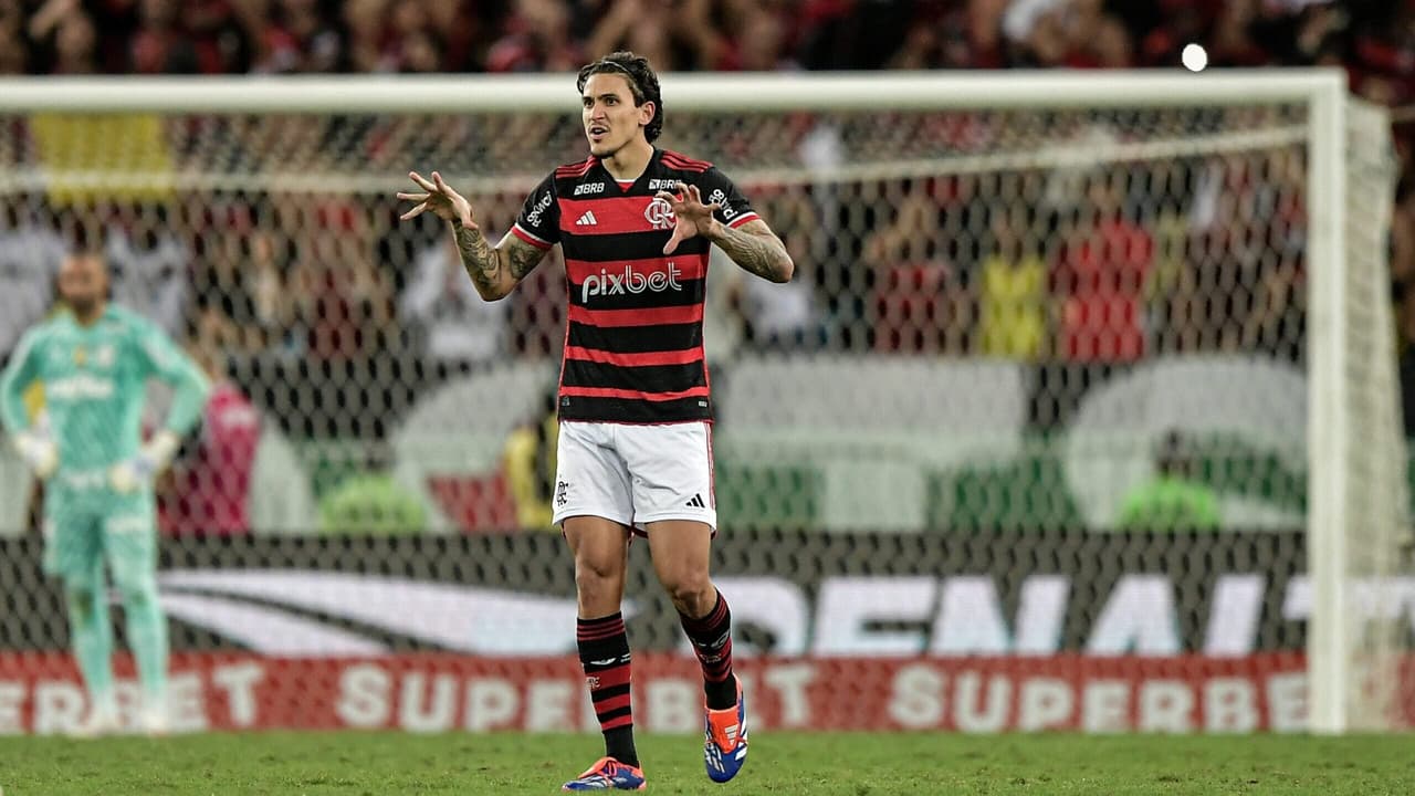Pedro imita gesto de Rayssa Leal em jogo entre Flamengo e Palmeiras