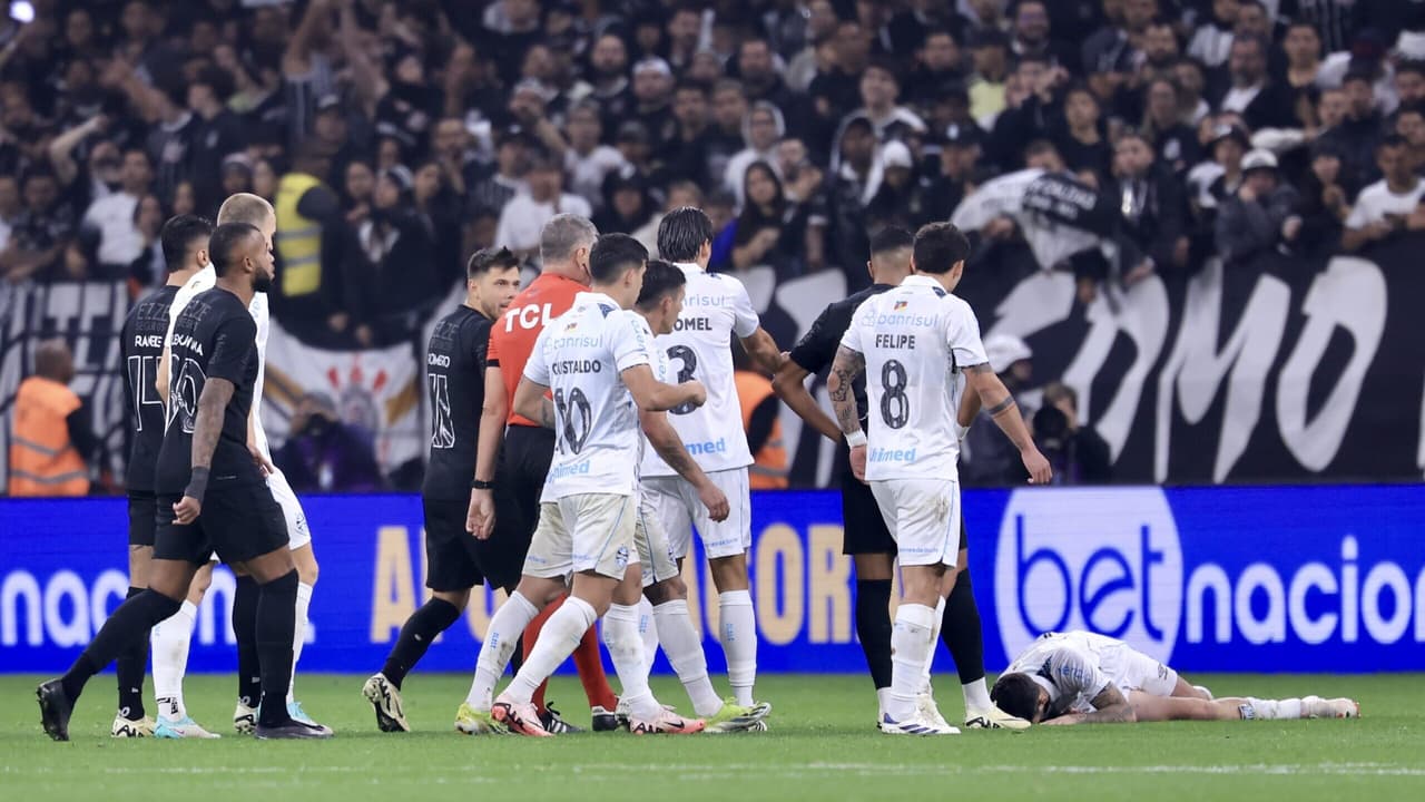 Internet critica expulsão de Raniele do Corinthians como ato muito irresponsável