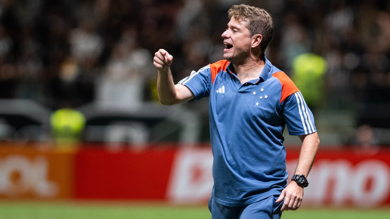 Seabra analisa falta de criatividade do Cruzeiro e mira clássico contra Atlético-MG