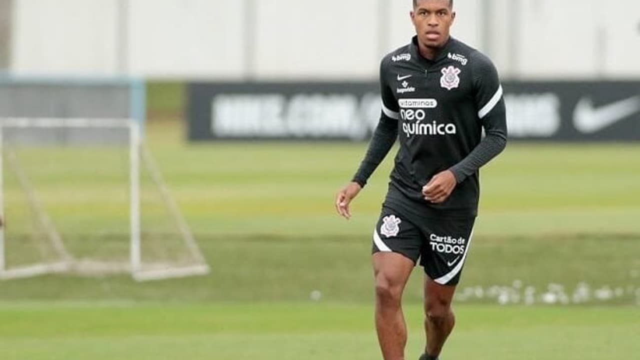 Corinthians encaminha transferência de atacante para time do Chipre