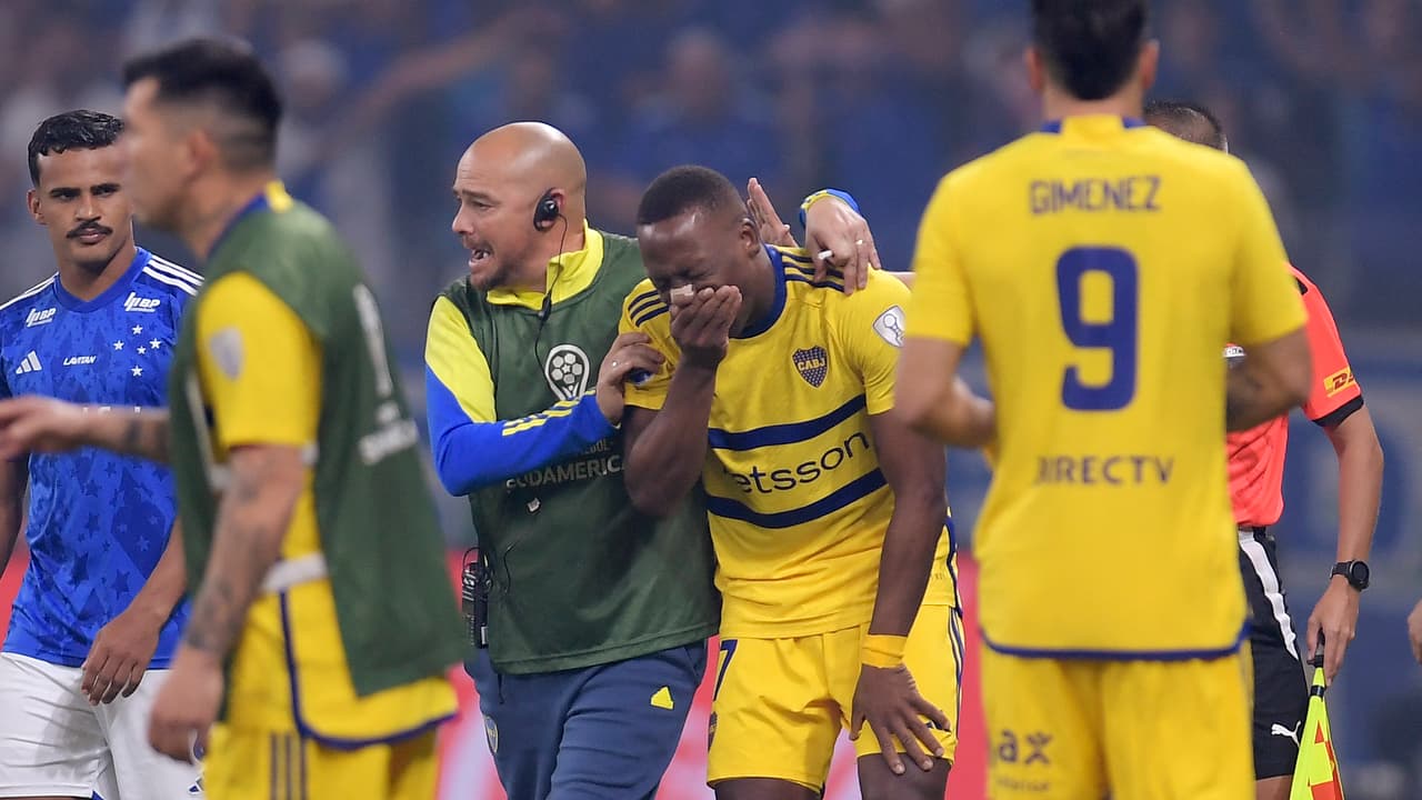 Conmebol divulga análise do VAR na expulsão de Advíncula no Boca Juniors.
