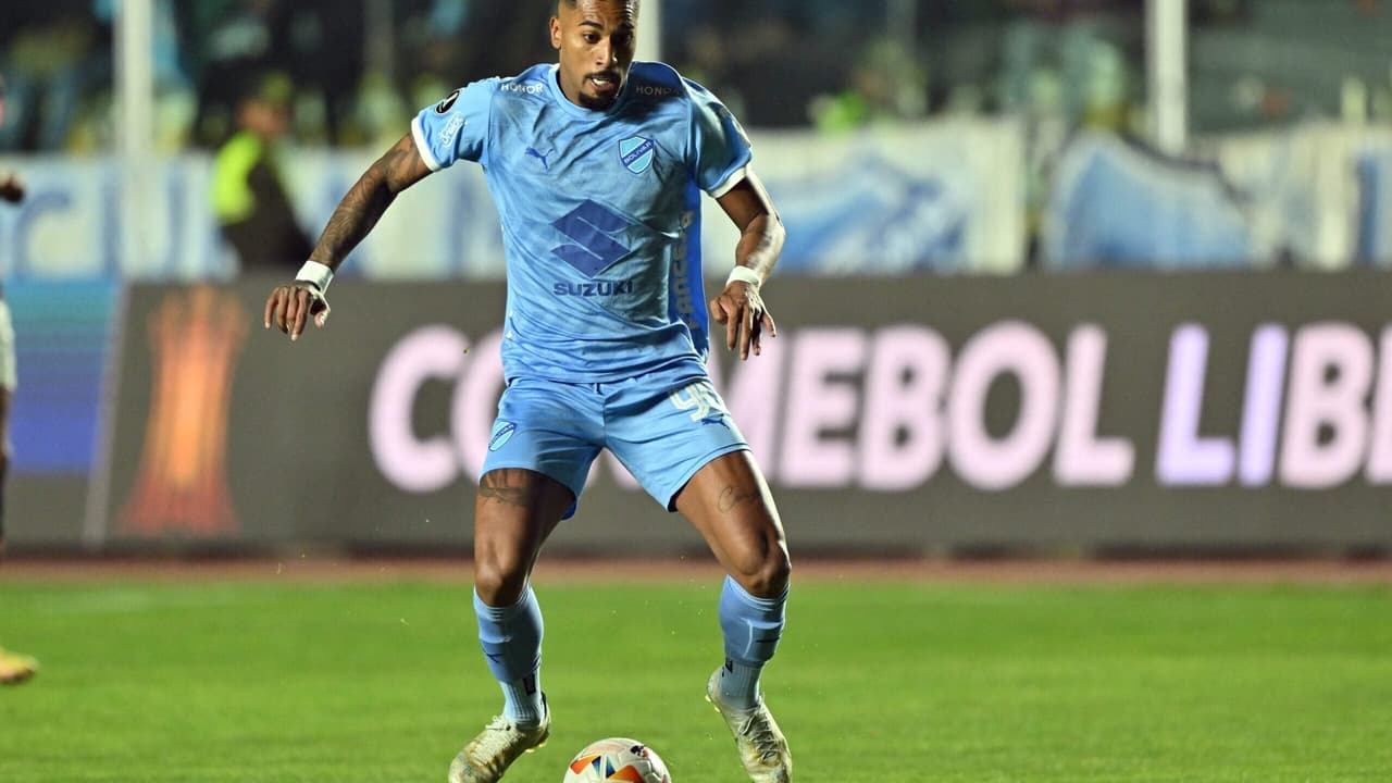 Ex-vasco surpreende torcedores ao jogar pelo Bolívar e é comparado a Iniesta.