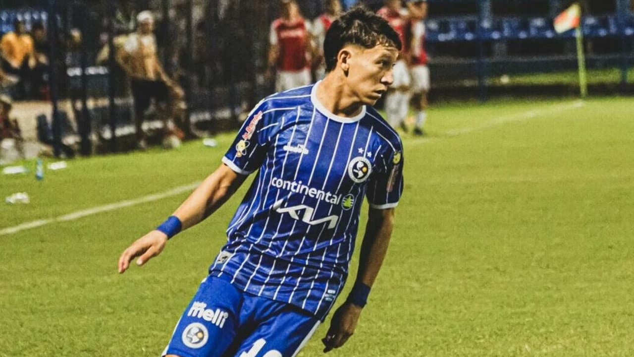 Flamengo apresenta jovem promessa paraguaia para suas categorias de base.