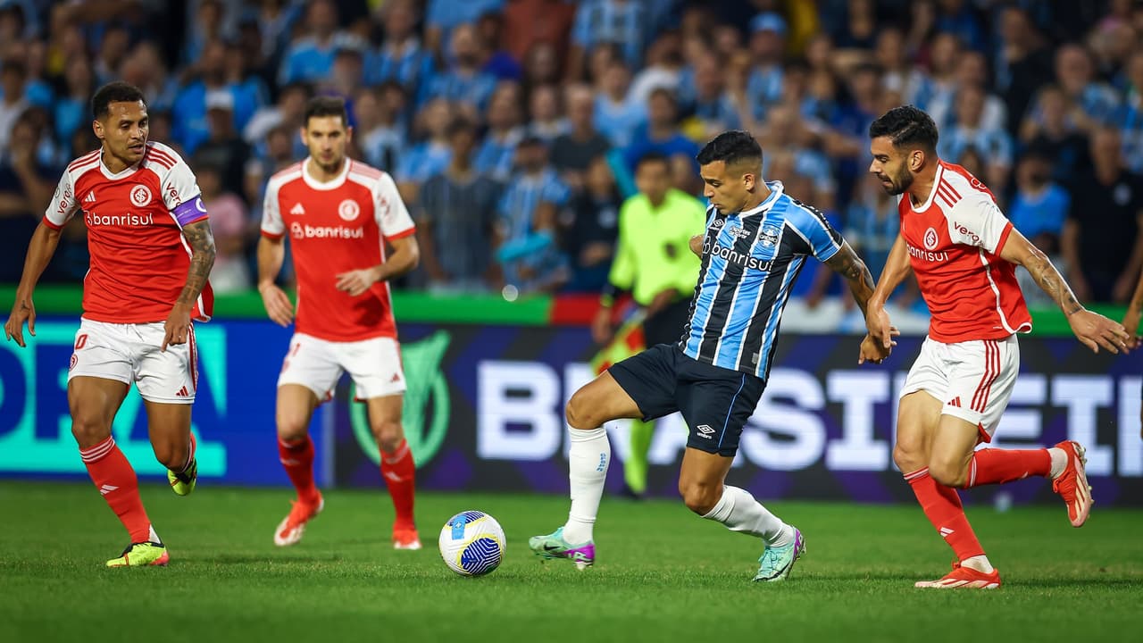 Grêmio enfrenta desafio no Couto Pereira: retrospecto recente negativo preocupa.
