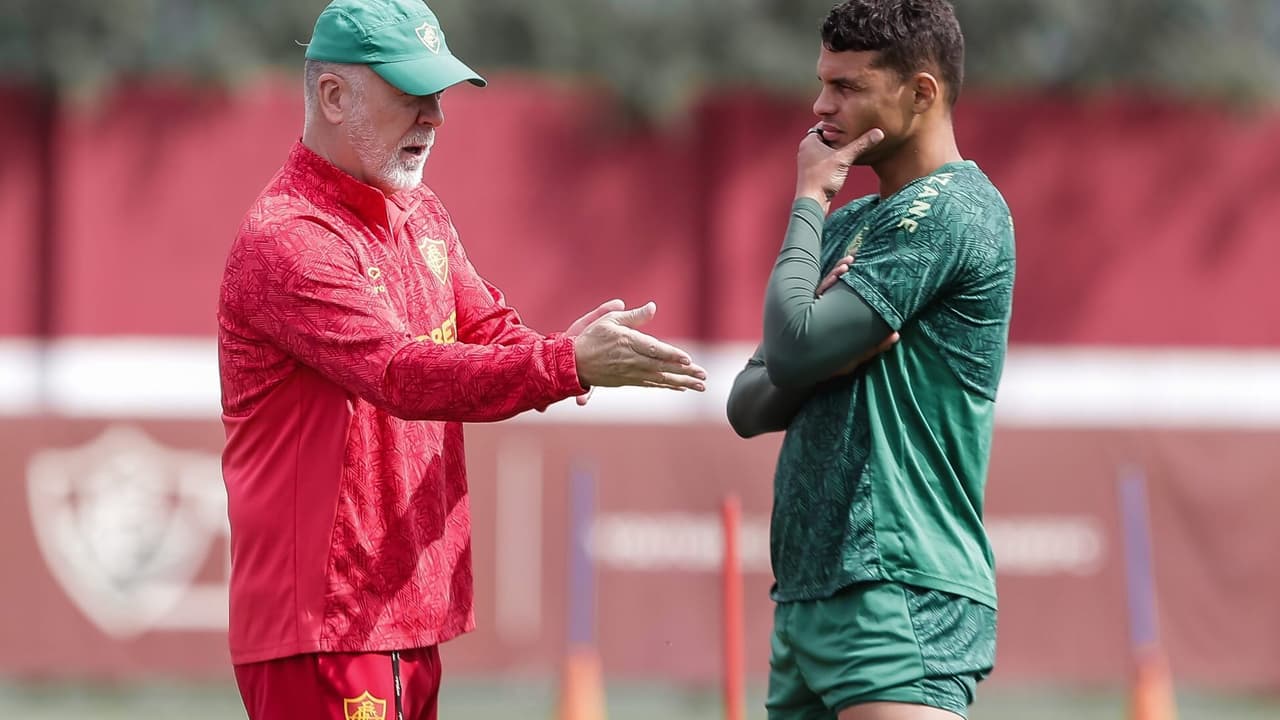 Fluminense terá Oitava Linha de Zaga Diferente na Era de Mano Menezes.