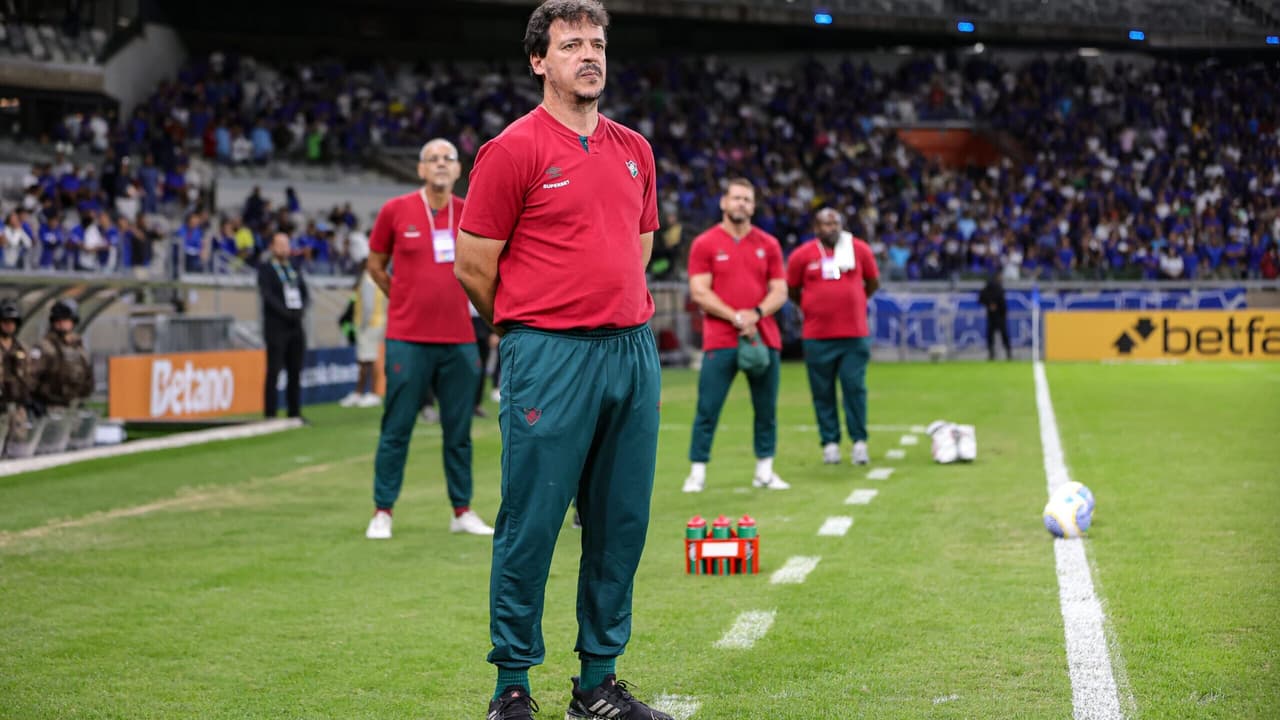 Torcedores flamenguistas debatem possível contratação de Fernando Diniz para seleção brasileira.