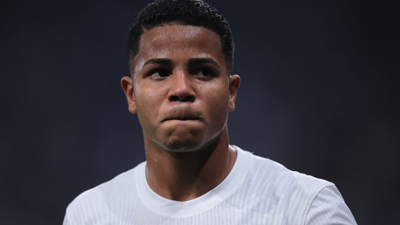 Corinthians mantém postura firme em negociação por Wesley no mercado.