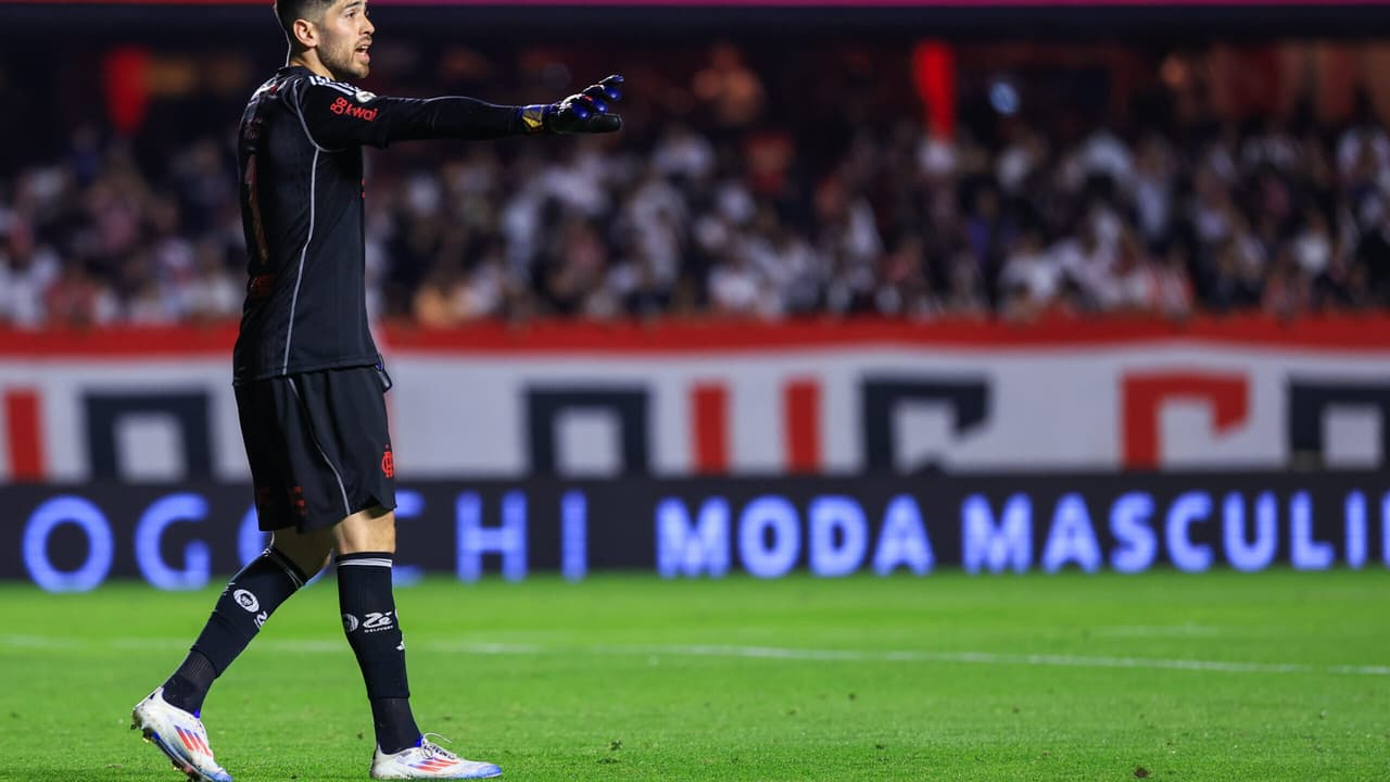 Goleiro do Flamengo destaca importância da Libertadores e orienta equipe para enfrentar Bolívar