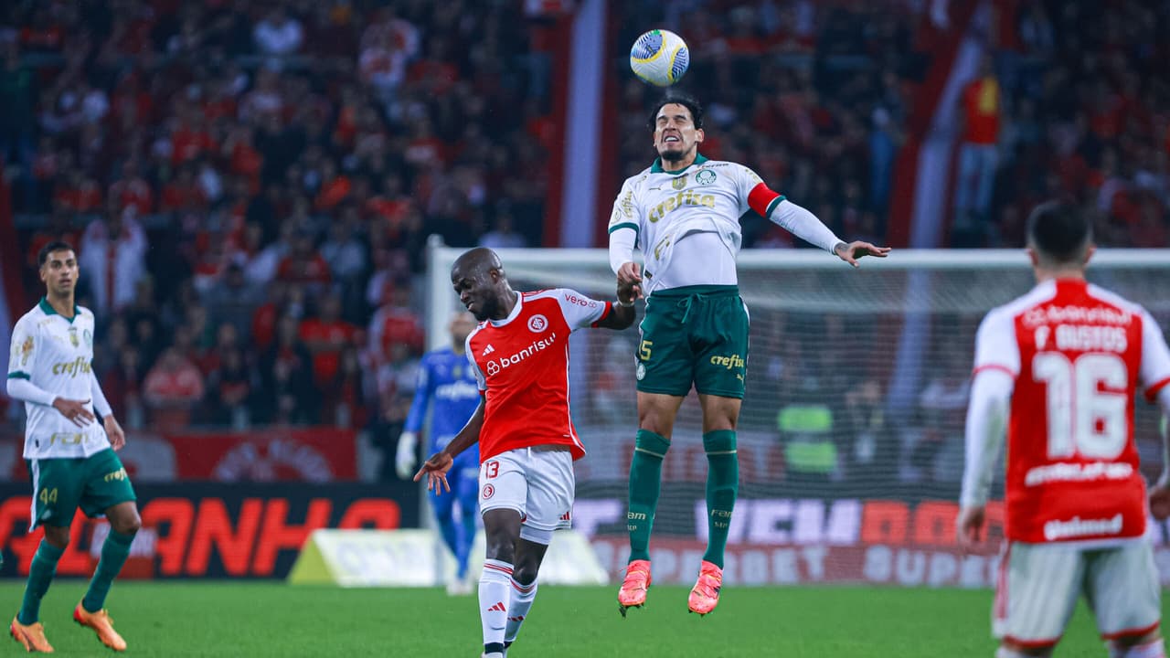 Inter abre o placar, Palmeiras tem gols anulados e empata no Brasileirão.